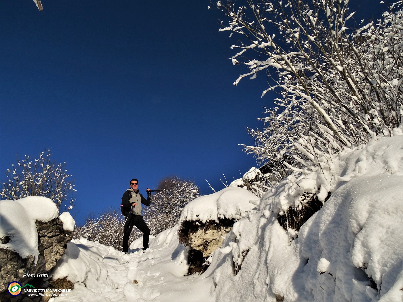 37 Dopo un bel po' di salita siamo in vista del nuovo Rif. Monte Suchello.JPG